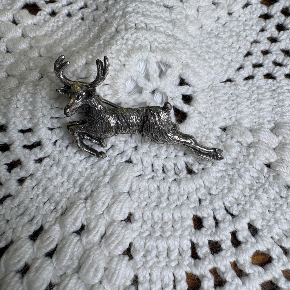 Vintage Unsigned Silver Tone Reindeer Deer Brooch Christmas